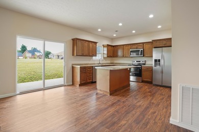 Brand new construction in a highly desirable lake community! - photo 17