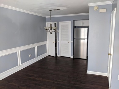 Updated 1BR/1BA Townhome in West AshleyDon't miss this move-in - photo 2