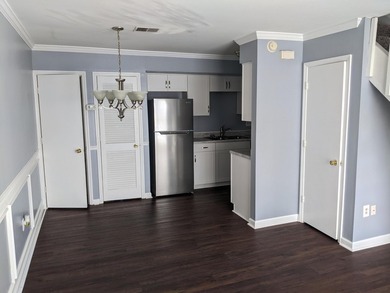 Updated 1BR/1BA Townhome in West AshleyDon't miss this move-in - photo 3