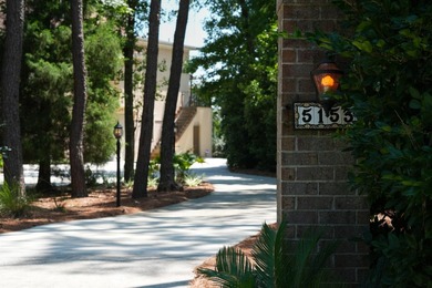 Beyond the gates of Stono Ferry, where manicured fairways - photo 6