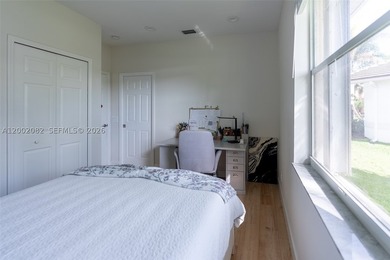 This is where privacy meets presence. A lakefront setting, a - photo 42