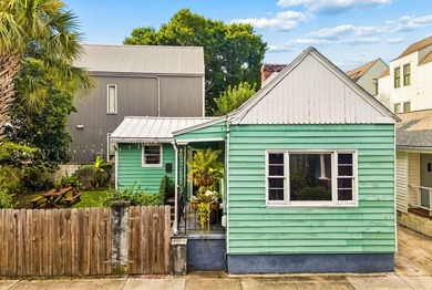 Charming 2 bedroom, 1 bath cottage on a quiet one way street - photo 1
