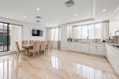Experience luxury penthouse living in the heart of Rego Park! - photo 11