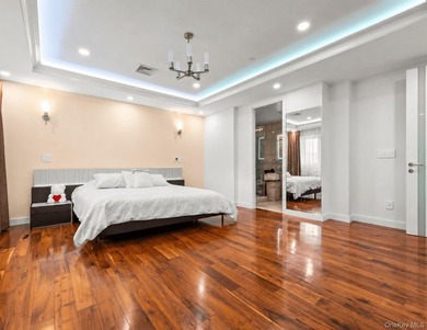 Experience luxury penthouse living in the heart of Rego Park! - photo 13