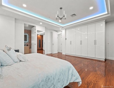 Experience luxury penthouse living in the heart of Rego Park! - photo 14