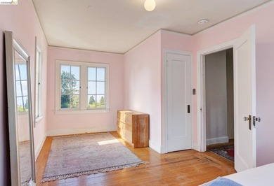 Enjoy dramatic sunsets from this special Berkeley Hills home - photo 17