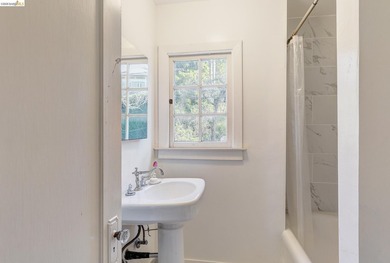 Enjoy dramatic sunsets from this special Berkeley Hills home - photo 19