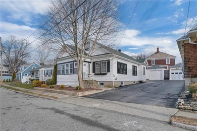 Stunning newly renovated home located in the heart of Newport - photo 19