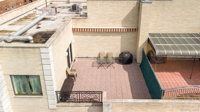 Experience luxury penthouse living in the heart of Rego Park! - photo 21
