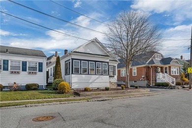 Stunning newly renovated home located in the heart of Newport - photo 21