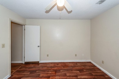 Perfect for first-time buyers or savvy investors!Welcome to this - photo 22