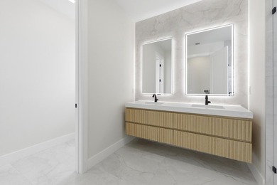 Introducing a newly built 3-bedroom, 3.5-bath luxury townhome in - photo 24