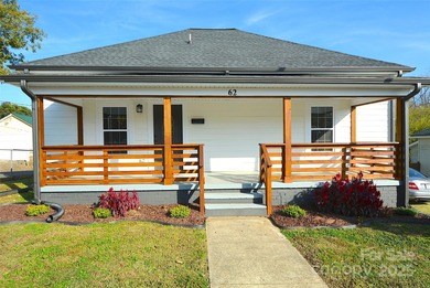 Lake Wylie Home Active Under Contract in Cramerton North Carolina