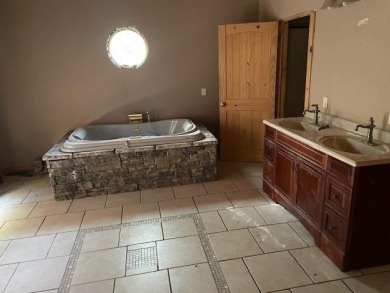 Lake Front Lodge with Guest House SOLD - photo 14