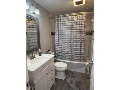 Welcome to this beautifully maintained 3-bedroom, 2-bathroom - photo 12