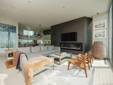 Cutchogue Showstopper. Perched atop a 55-foot bluff overlooking - photo 14