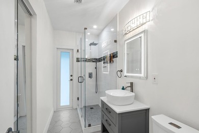 Stunning Imperial Point Home in a Prime Northeast Fort - photo 17