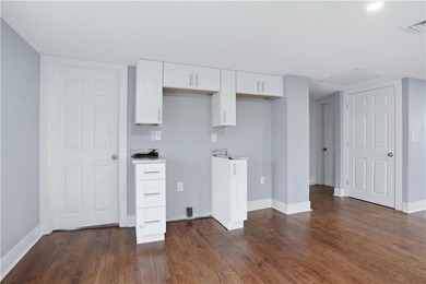 Stunning fully remodeled 2-family home in Middletown, offering - photo 19