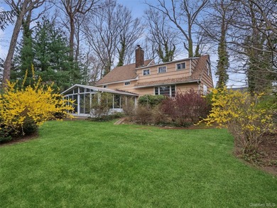 New to the market is 20 Cherry Lane in Huntington, an expansive - photo 21