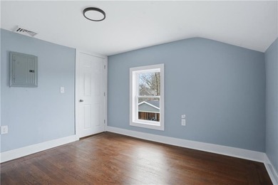 Stunning fully remodeled 2-family home in Middletown, offering - photo 24