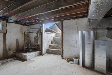 Stunning fully remodeled 2-family home in Middletown, offering - photo 31