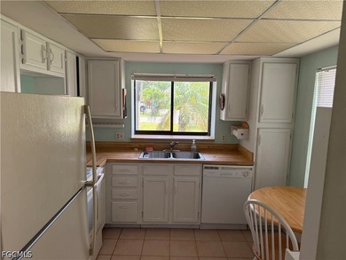 Welcome to this 2 bedroom, 2 bath attached villa perfectly - photo 3