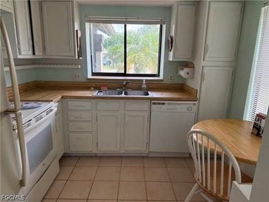 Welcome to this 2 bedroom, 2 bath attached villa perfectly - photo 4