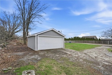 Stunning fully remodeled 2-family home in Middletown, offering - photo 34