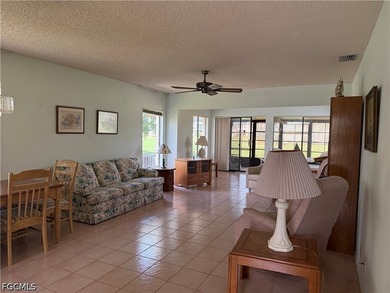 Welcome to this 2 bedroom, 2 bath attached villa perfectly - photo 5