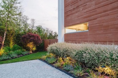 Cutchogue Showstopper. Perched atop a 55-foot bluff overlooking - photo 35
