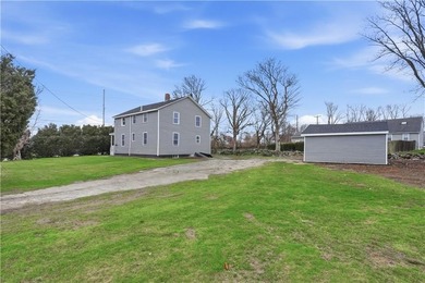 Stunning fully remodeled 2-family home in Middletown, offering - photo 37