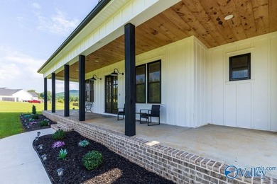 2 YEAR OLD HOME AND HAS THE BEAUTIFUL MODERN FARMHOUSE FEEL AND - photo 5