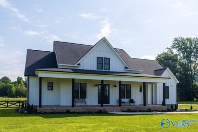 2 YEAR OLD HOME AND HAS THE BEAUTIFUL MODERN FARMHOUSE FEEL AND - photo 9