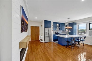 Beautiful Two-Bedroom Gem in the Heart of Pelham Manor! Located - photo 1
