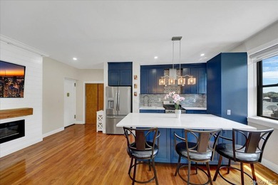 Beautiful Two-Bedroom Gem in the Heart of Pelham Manor! Located - photo 2