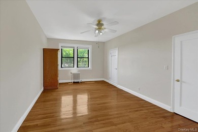 Beautiful Two-Bedroom Gem in the Heart of Pelham Manor! Located - photo 8