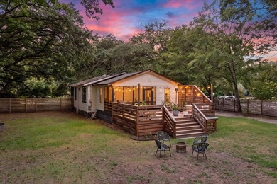 Welcome to this enchanting 2-bedroom, 2-bath cottage, perfectly - photo 3