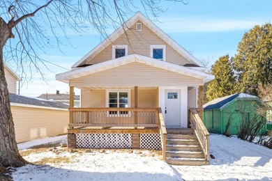 Lake Winnebago Home For Sale in Oshkosh Wisconsin