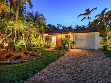 Tucked away on a quiet, tree-lined street in the coveted Glenvar - photo 3