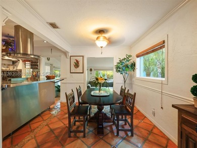 Tucked away on a quiet, tree-lined street in the coveted Glenvar - photo 8