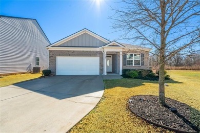 Lake Lanier Home For Sale in Oakwood Georgia