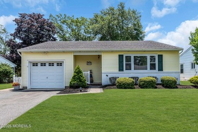 Move right into this well-maintained 2-bedroom, 2-bath home in - photo 1