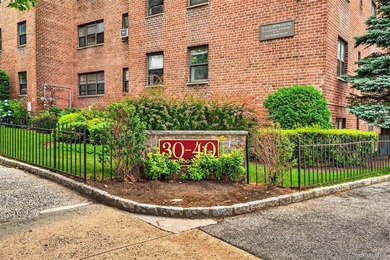 Let this unit sweep you off your feet! True three-bedroom, two - photo 2