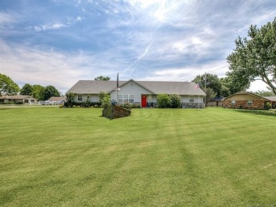 Welcome to 36 Meadowlark Dr in Longtown Estates, where - photo 1