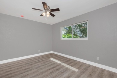 Discover this charming 3-bedroom, 2-bathroom single-family - photo 15