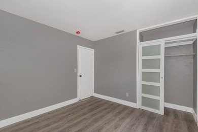 Discover this charming 3-bedroom, 2-bathroom single-family - photo 21