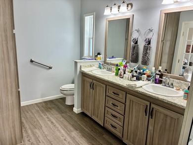 2020 top-of-the-line Jacobson home. 2BR/2BA, Quartz countertops - photo 22