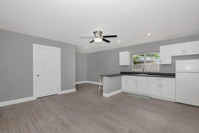 Discover this charming 3-bedroom, 2-bathroom single-family - photo 26