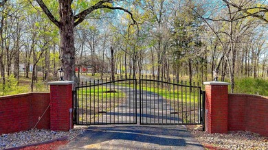 WELCOME TO AN UNPARALLELED LUXURY WATERFRONT ESTATE ON LAKE - photo 50