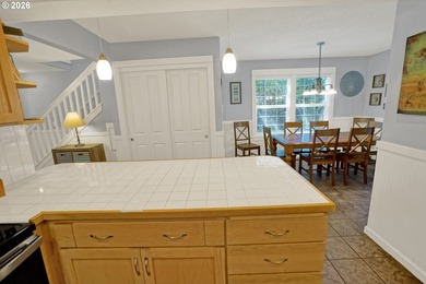 Enjoy the coastal lifestyle in this charming cottage home in the - photo 12